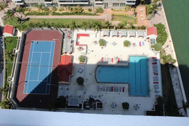 Building Photo - 1155 Brickell Bay Dr