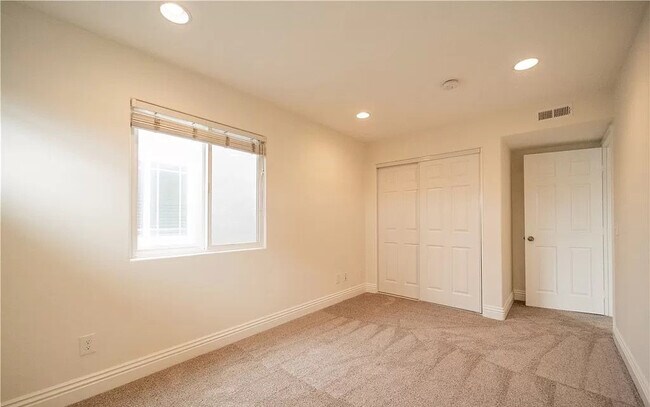 Foto del edificio - 919 Alabama St