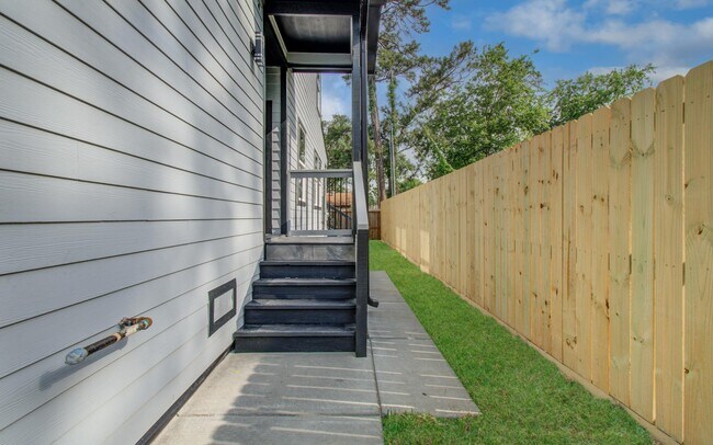 Foto del edificio - 6531 Rosemary Ln