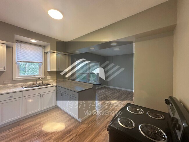 Foto del edificio - 8 E Hillcrest Ave