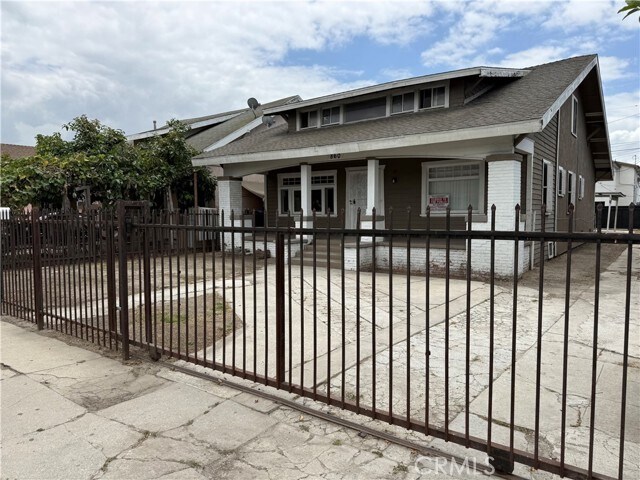 Building Photo - 860 W 56th St