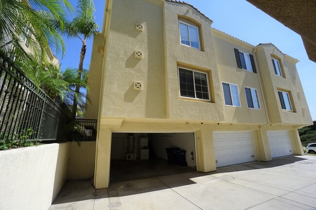 Building Photo - 3816 Mykonos Ln