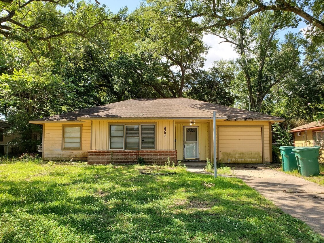 Primary Photo - 2307 McKee Dr