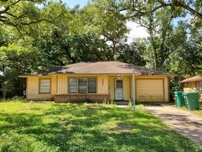 Building Photo - 2307 McKee Dr