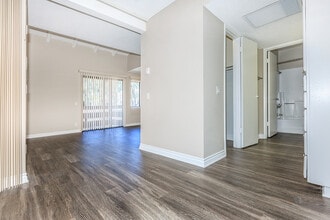 Building Photo - Raintree Apartment Homes