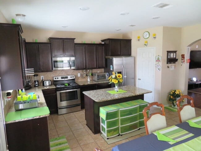 Building Photo - 10001 Desperado Dr