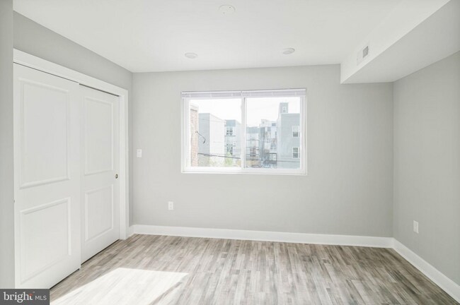 Foto del edificio - 1443 N 8th St