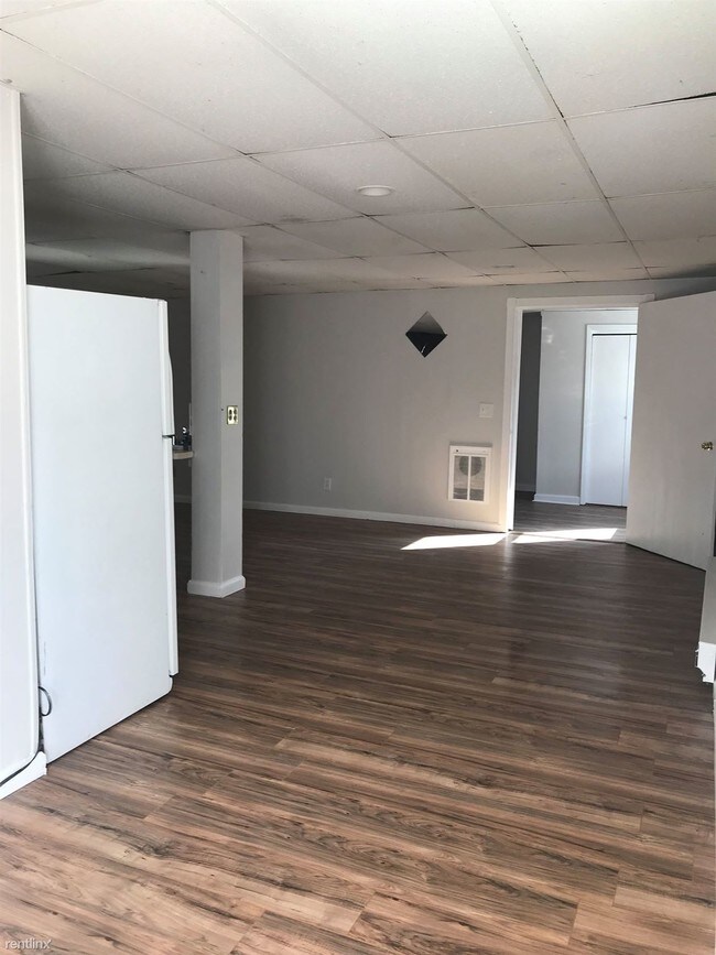 Foto del edificio - 1 br, 1 bath  - 142 West St Fl 1