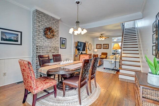 Building Photo - 513 E Harris St