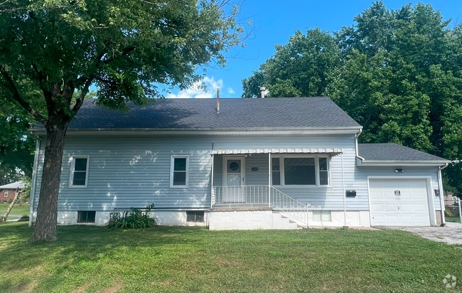 Building Photo - 1315 Rixon St