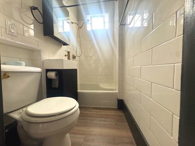 Foto del edificio - 2429-2431 S 34th St