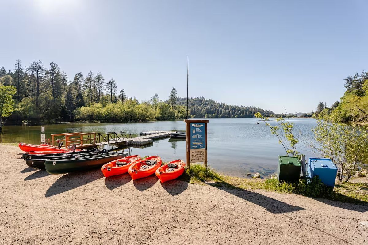 Foto del edificio - 24656 Bernard Dr