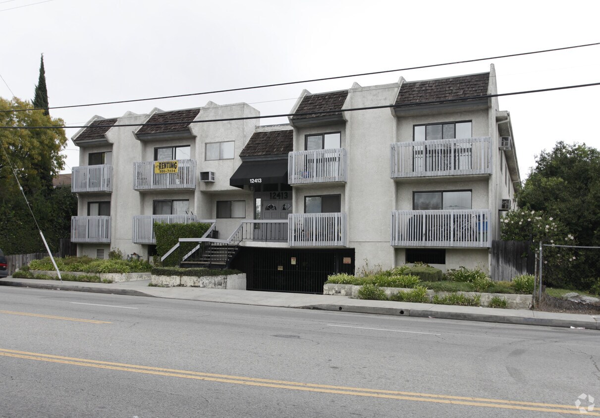 Primary Photo - 12413 Oxnard St