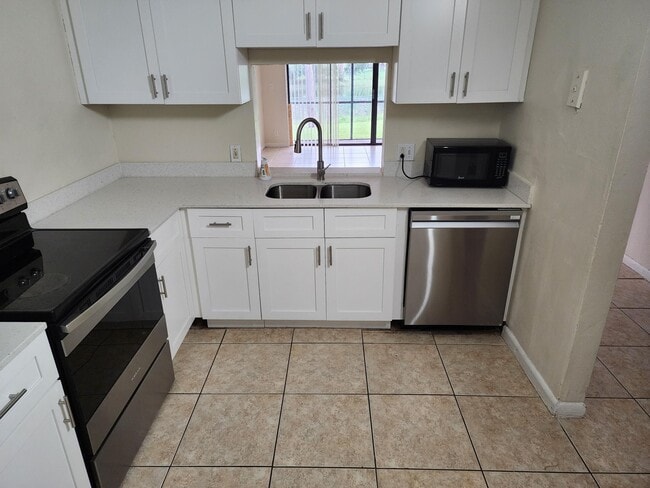 Building Photo - 4765 Arjaro Dr