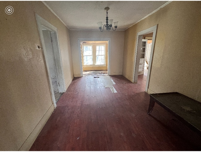 Building Photo - Handy Man Special! - $290 Month / $500 Down