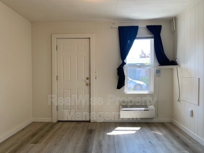 Foto del edificio - 707 NE 6th St