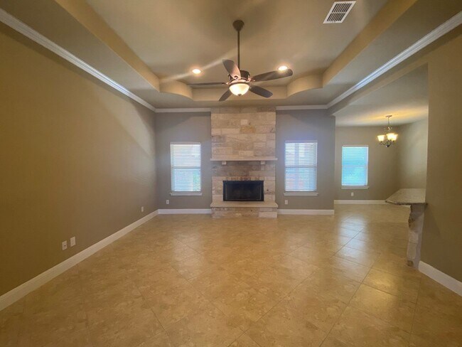 Building Photo - 600 Lazy Acres Cir