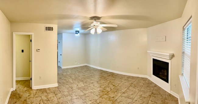 Building Photo - 717 Heavens Dr