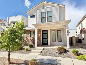 Building Photo - 744 W Scarlet Hill Dr