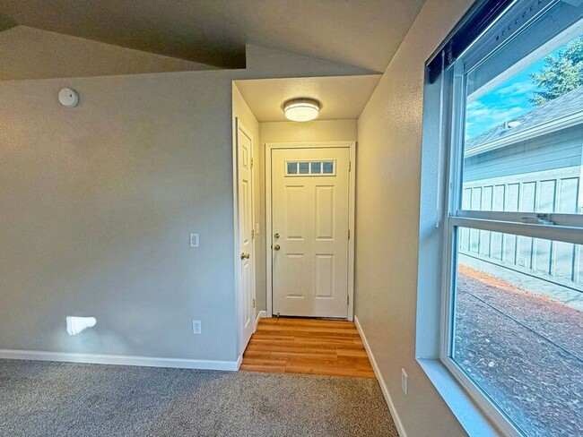 Building Photo - 573 Hanover St