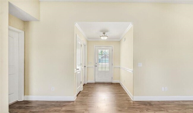 Foto del edificio - Reserve Now!