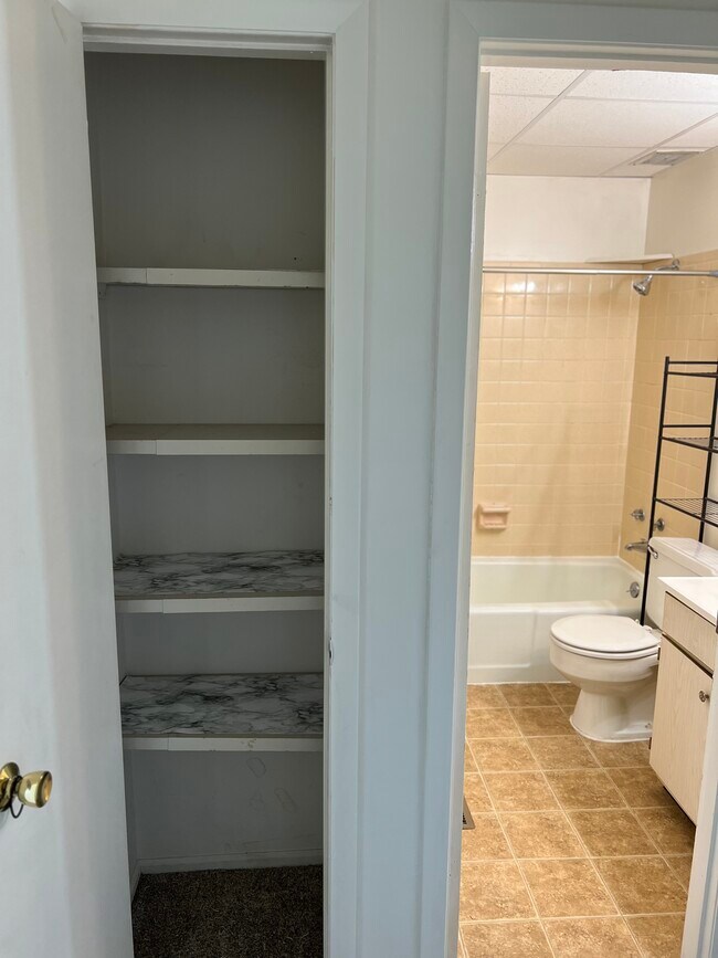 2275 N Cable Rd Unit 210, Lima, OH 45807 Condo for Rent in Lima, OH