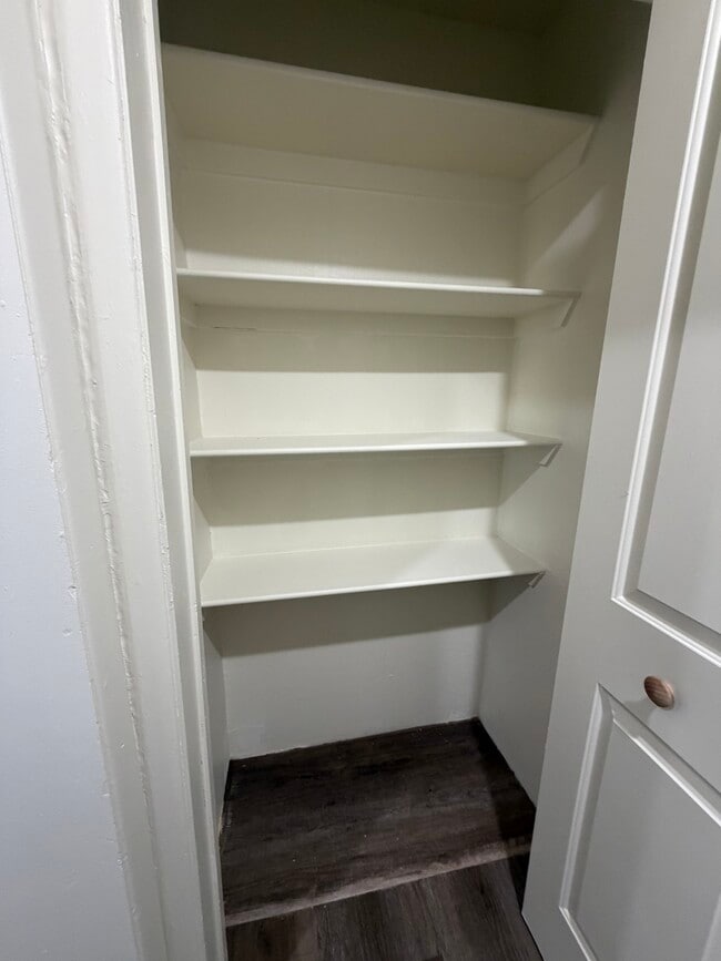 Building Photo - 216 Veranda Rd NW