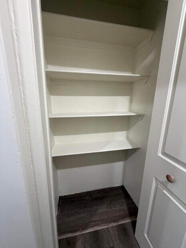 Foto del edificio - 216 Veranda Rd NW