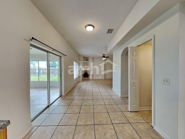 Foto del edificio - 12639 Longcrest Dr