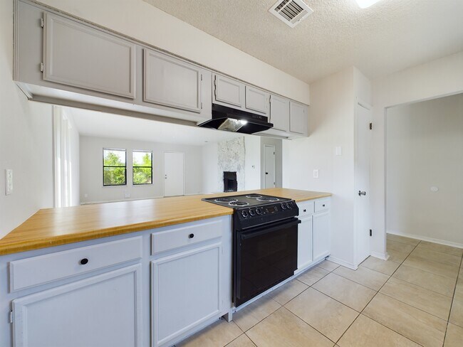 Foto del edificio - 3389 Green Briar Cir