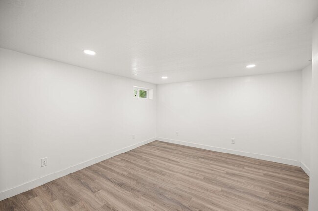 Foto del edificio - 2624 W Eighth Ave