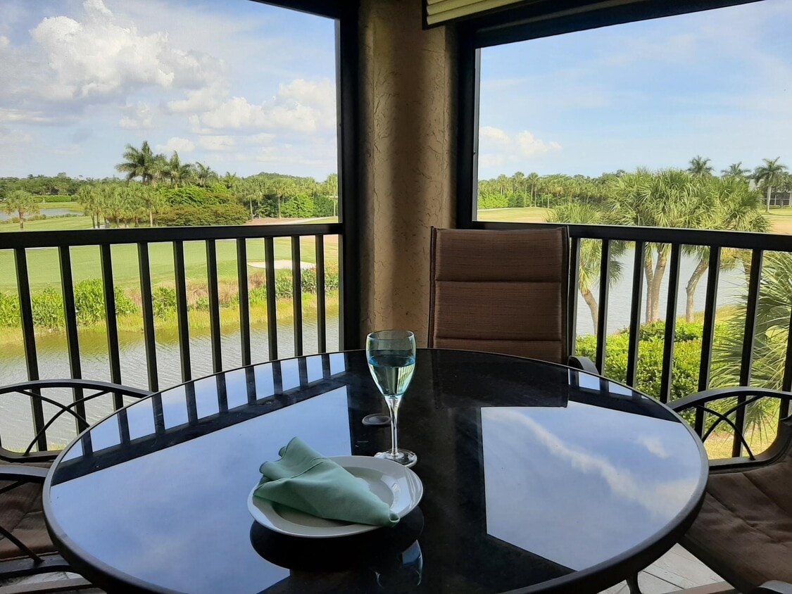 ¡Vista de la unidad superior de esquina! - 12170 Kelly Sands Way