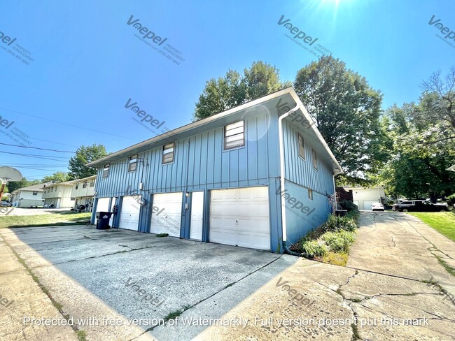 Building Photo - COMING SOON! 3 Bedroom 1.5 Bath in Blue Sp...