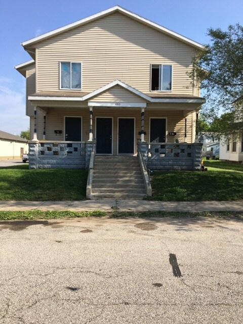 Primary Photo - 1000 Heath St