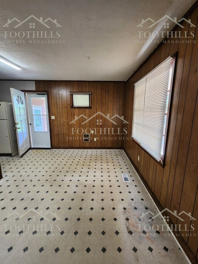 Building Photo - Charming 3-Bedroom Brick Home in Anderson,...