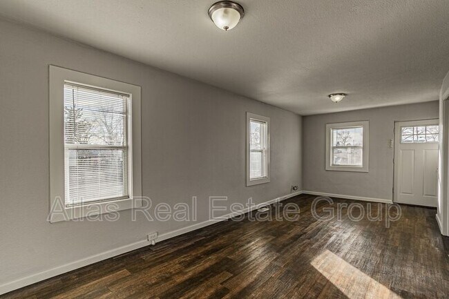 Building Photo - 398 S Raleigh St