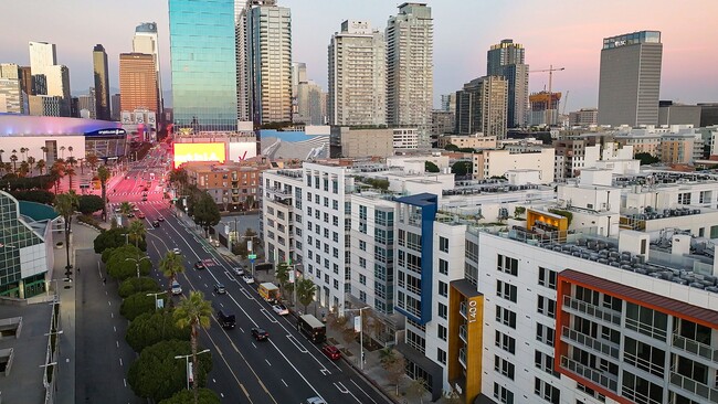 Building Photo - 1400 FIG Apartments