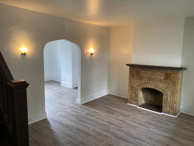 Building Photo - 2633 S 18th St