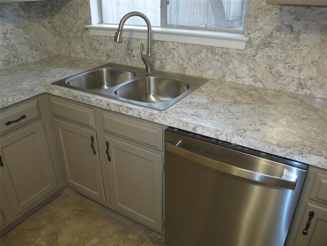 Foto del edificio - 4206 Harcourt Dr