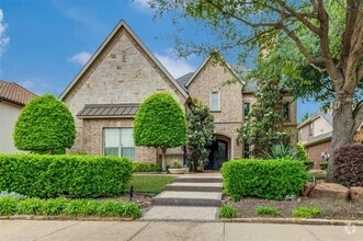 Building Photo - 707 Chateaus Dr