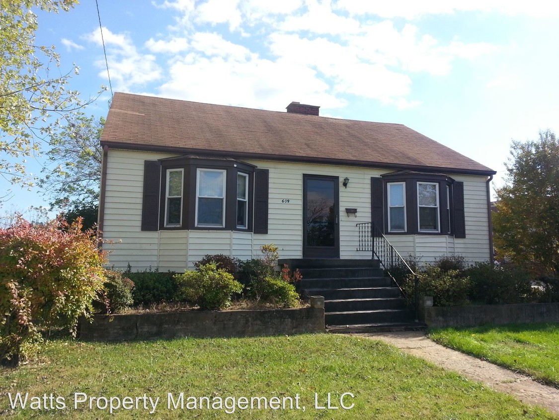 Primary Photo - 4 br, 2 bath House - 609 Village Highway