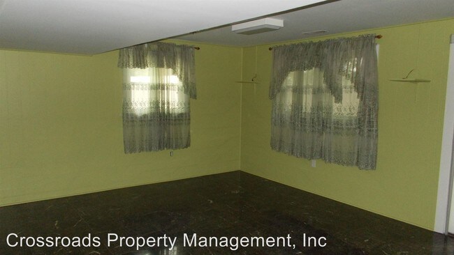 Building Photo - 3 br, 1.5 bath House - 442 Surrey Drive