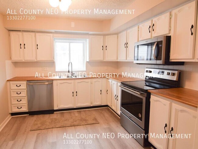 Building Photo - Newly Renovated 4 bed, 2 bath, Barberton