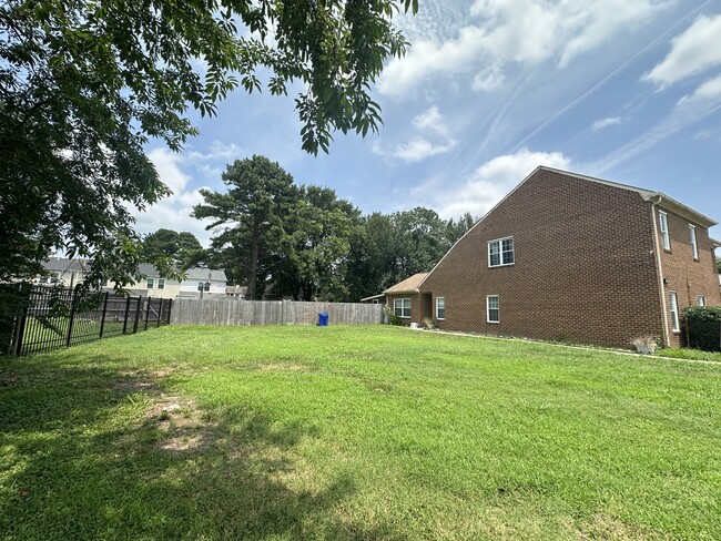 Building Photo - 4447 Rivermill Ct