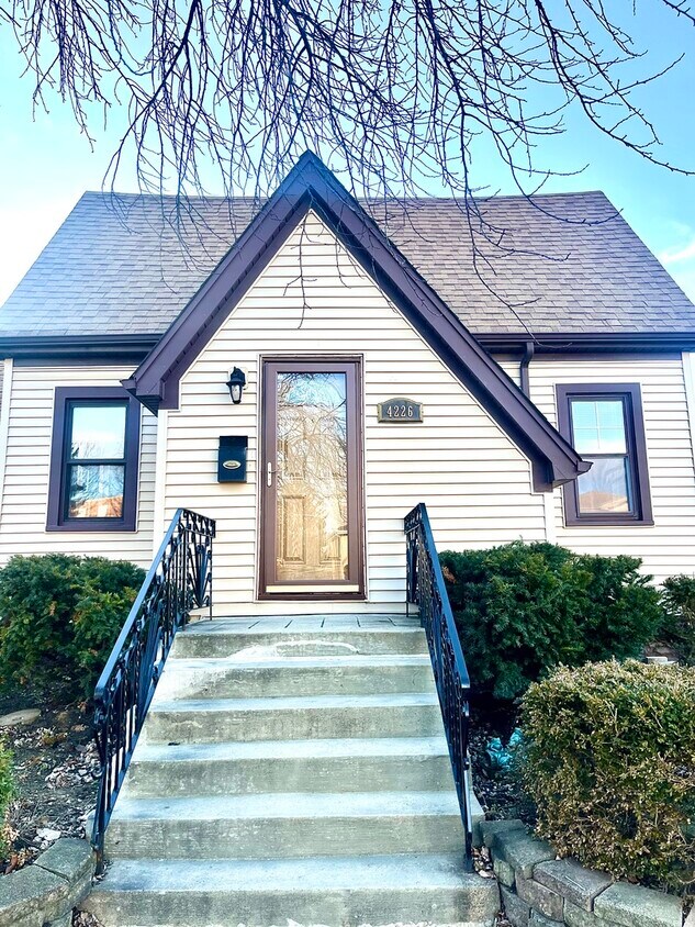 Primary Photo - 4226 New England Ave