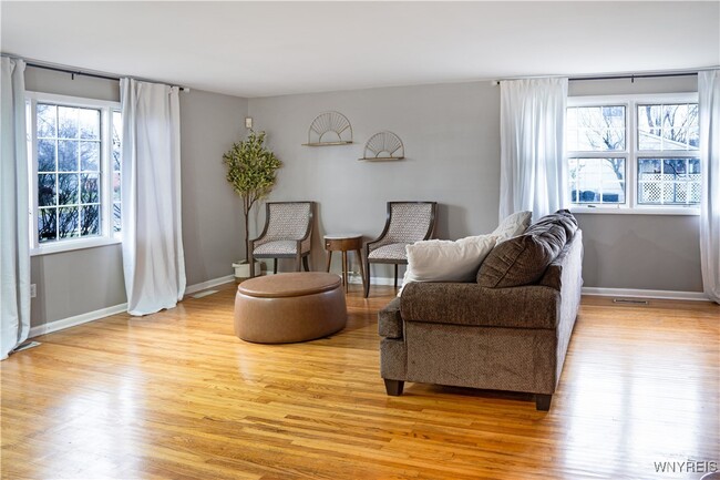 Building Photo - 193 Thistle Lea