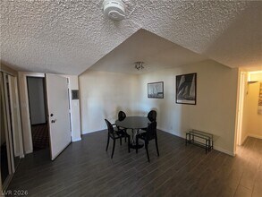 Building Photo - 750 S Royal Crest Cir