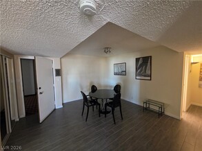 Building Photo - 750 S Royal Crest Cir