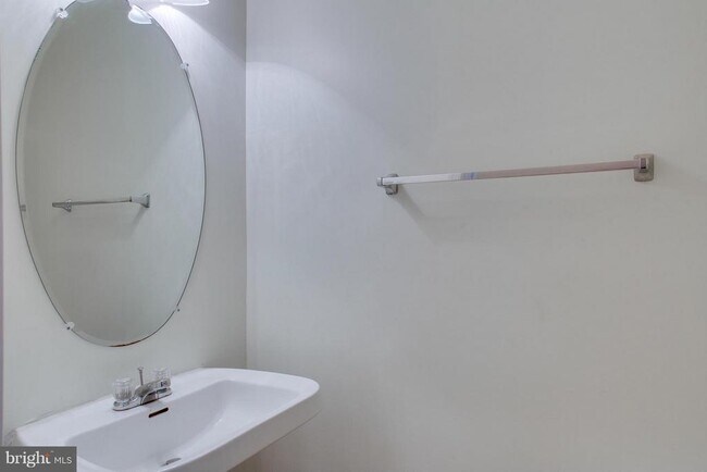 Foto del edificio - 6042 Blue Point Ct