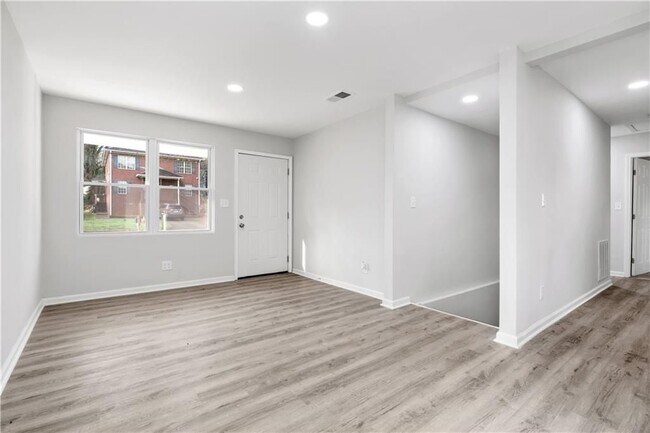 Foto del edificio - 375 Cleveland Ave SW